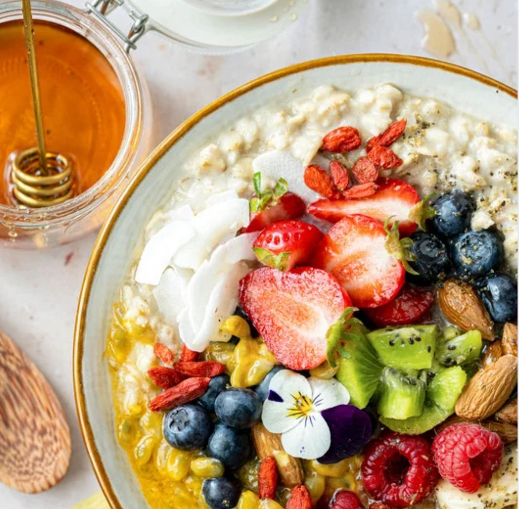 Healthy breakfast bowl with fresh fruits and oats